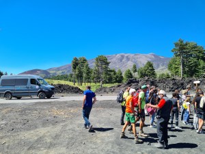 Etna vulcano - gente trekking escursioni Etna