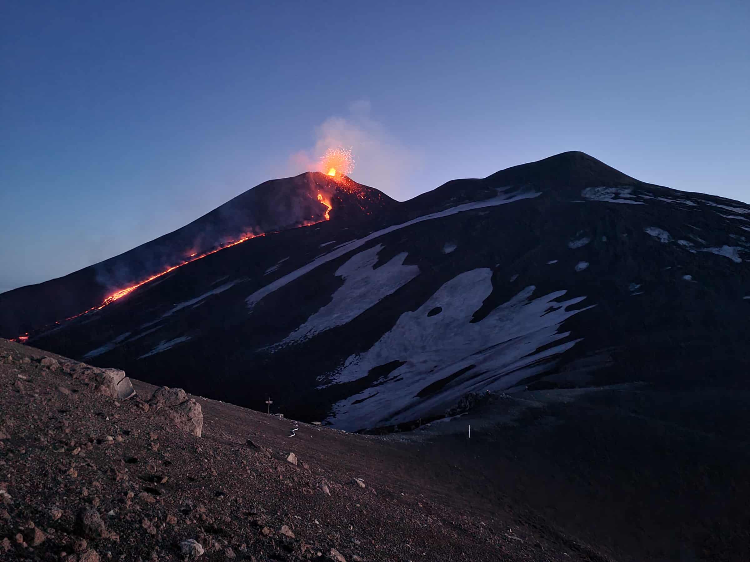 Eruzione Etna vulcano lava 2900m