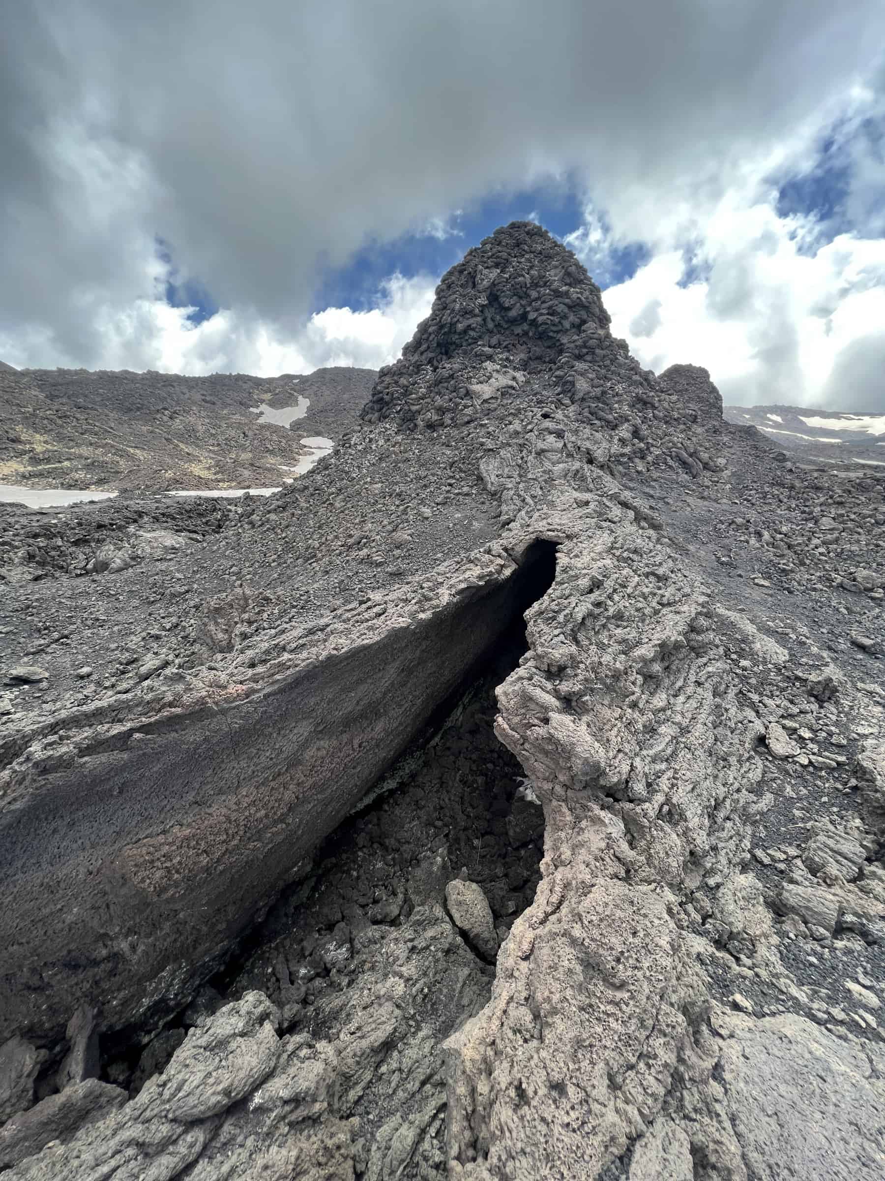 Frattura lava trekking crateri Etna Nord
