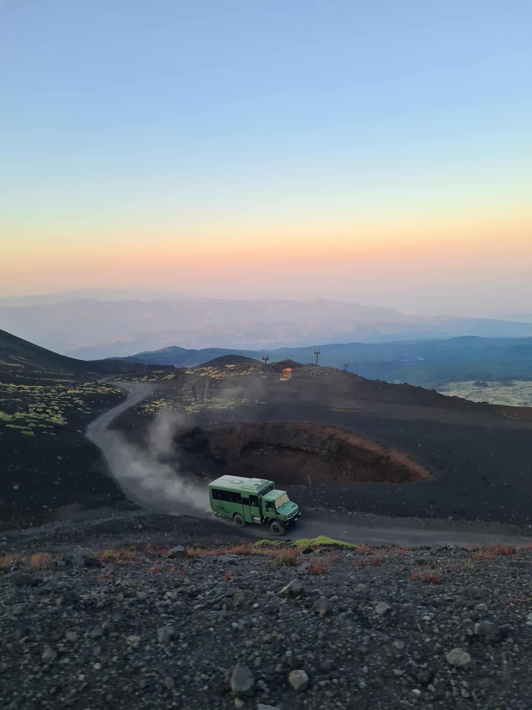 Escursione Etna Nord tramonto bus 4x4