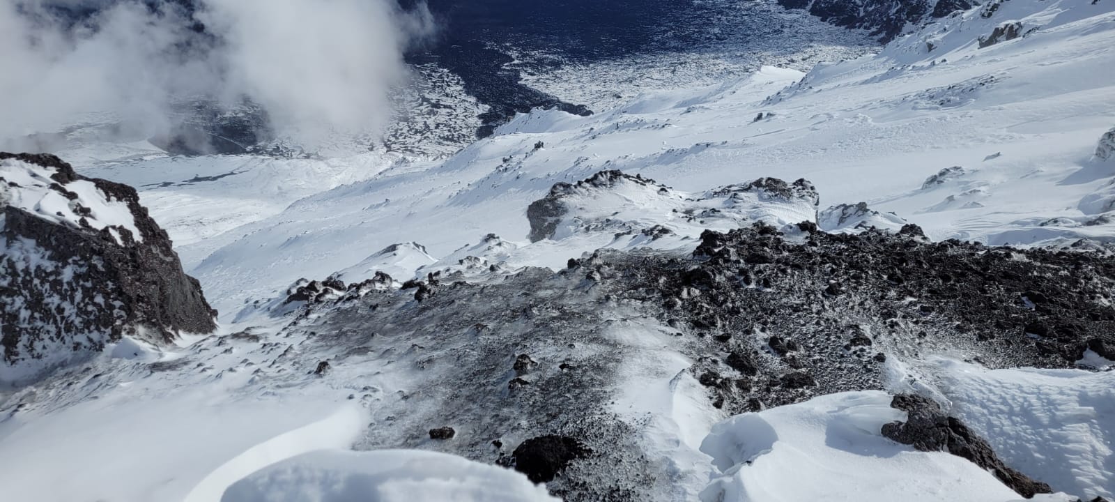 contrasto neve lava inverno etna