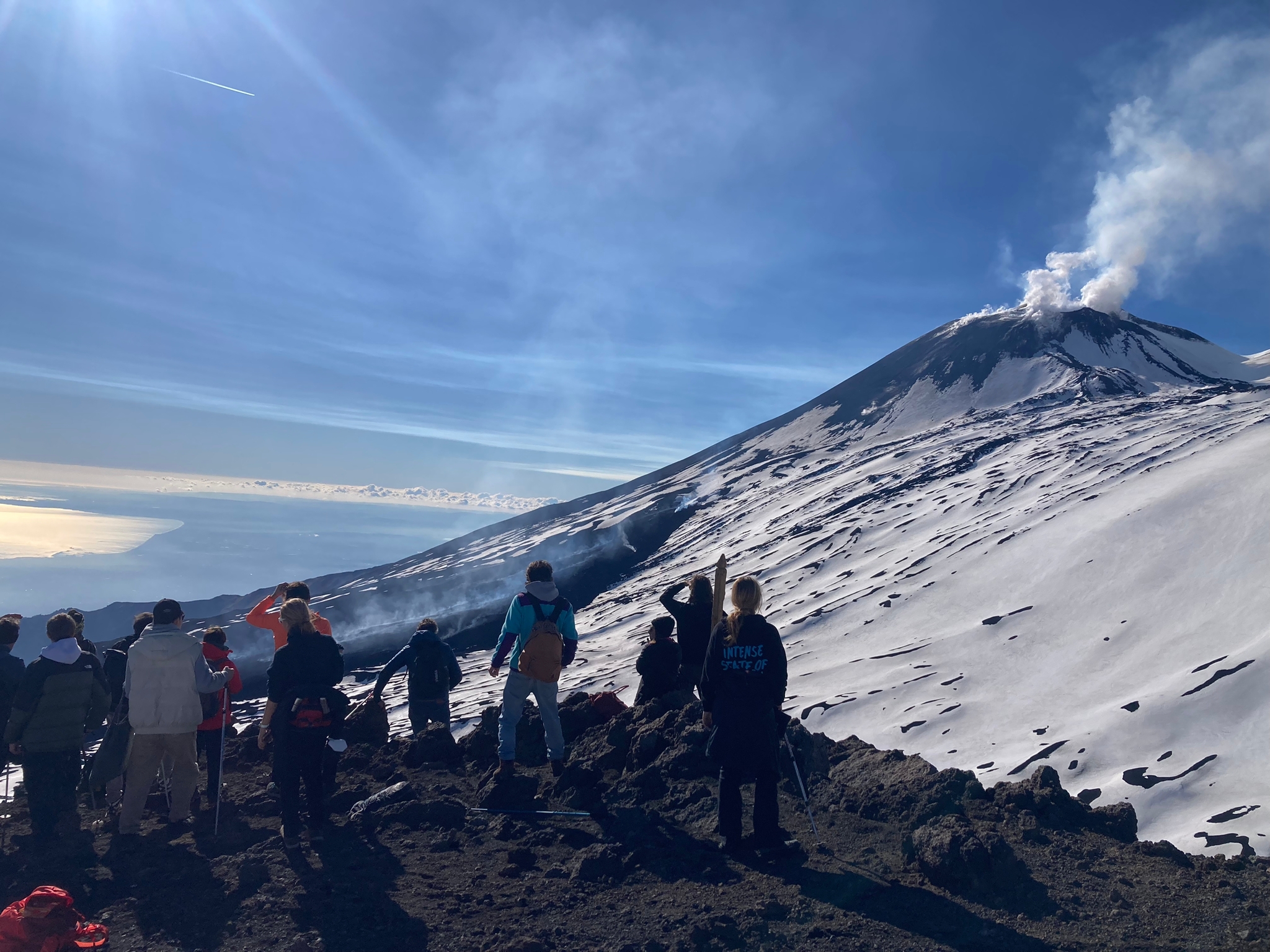 Cratere Etna lava colata neve trekking