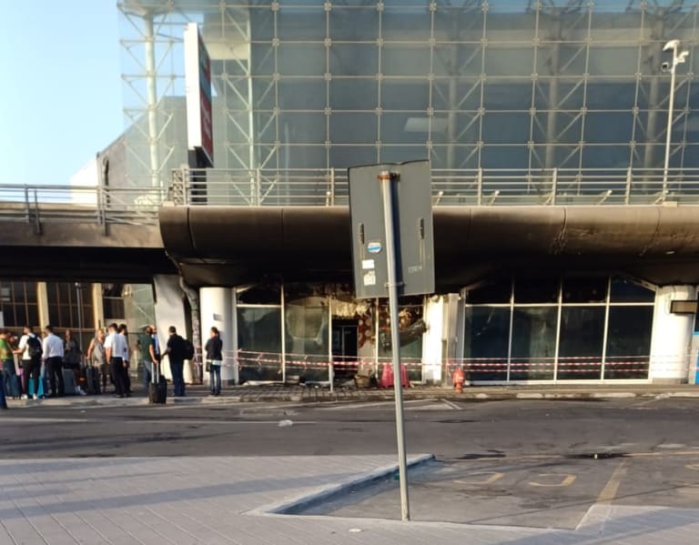 Incendio aeroporto Catania 17 luglio 2023