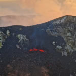 Lava eruzione Etna vulcnao 2024 giugno tramonto